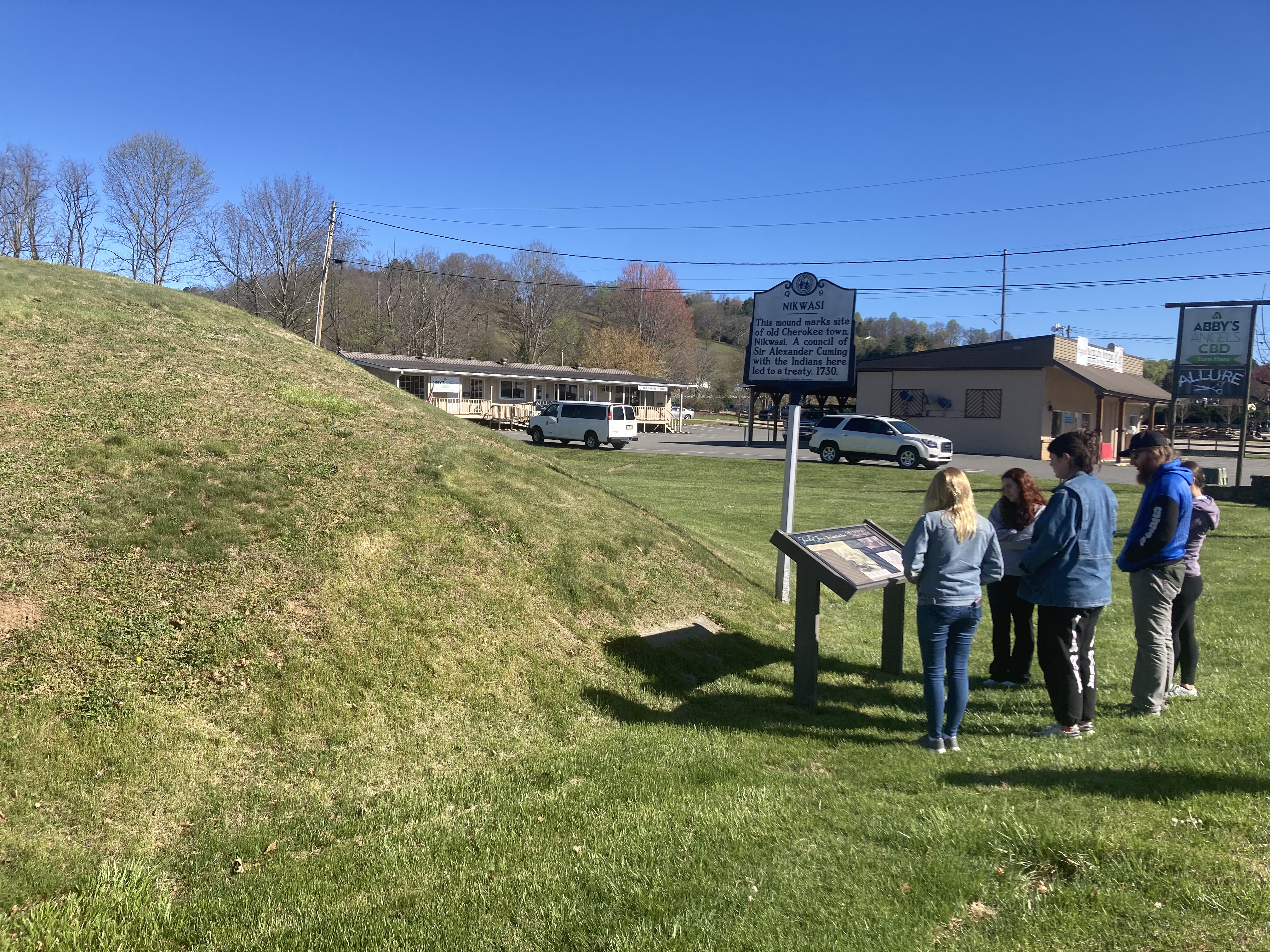 HIST3055H studnets on a field trip to the Cherokee Nation in April