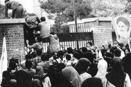 Iran hostage crisis, studnets climbing US embassy wall, photo